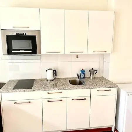 Beautiful 2 With Balcony In Center Downtown Hilda Apartment