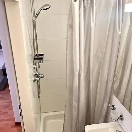 Beautiful 2 With Balcony In Center Downtown Hilda - Self Checkin